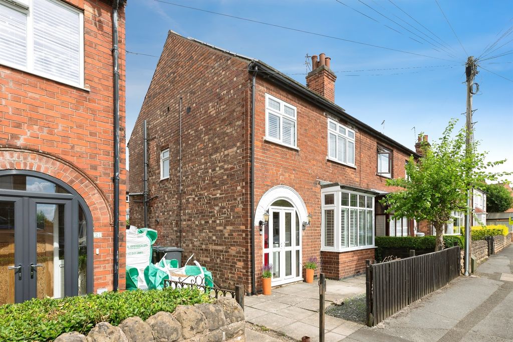 Property photo 2 of 23