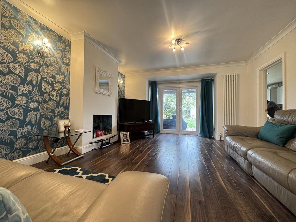 Property photo 2 of 35