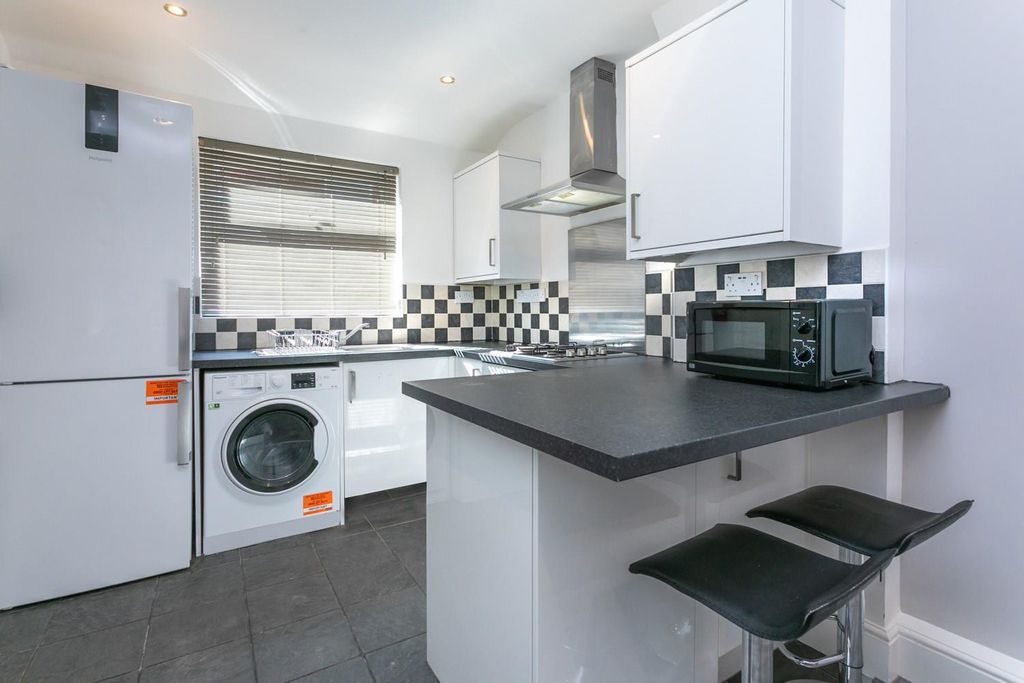 Property photo 2 of 30