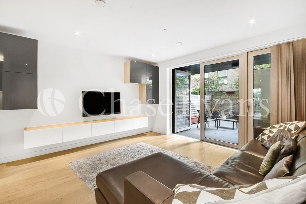 Property photo 1 of 14 Victory Place, East