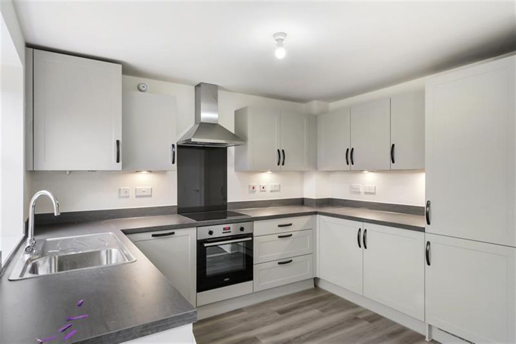 Property photo 2 of 7 Kitchen