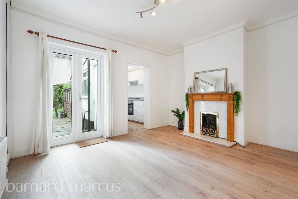 Property photo 2 of 17