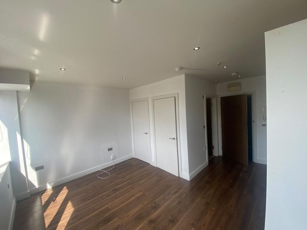 Property photo 2 of 4 Bedroom