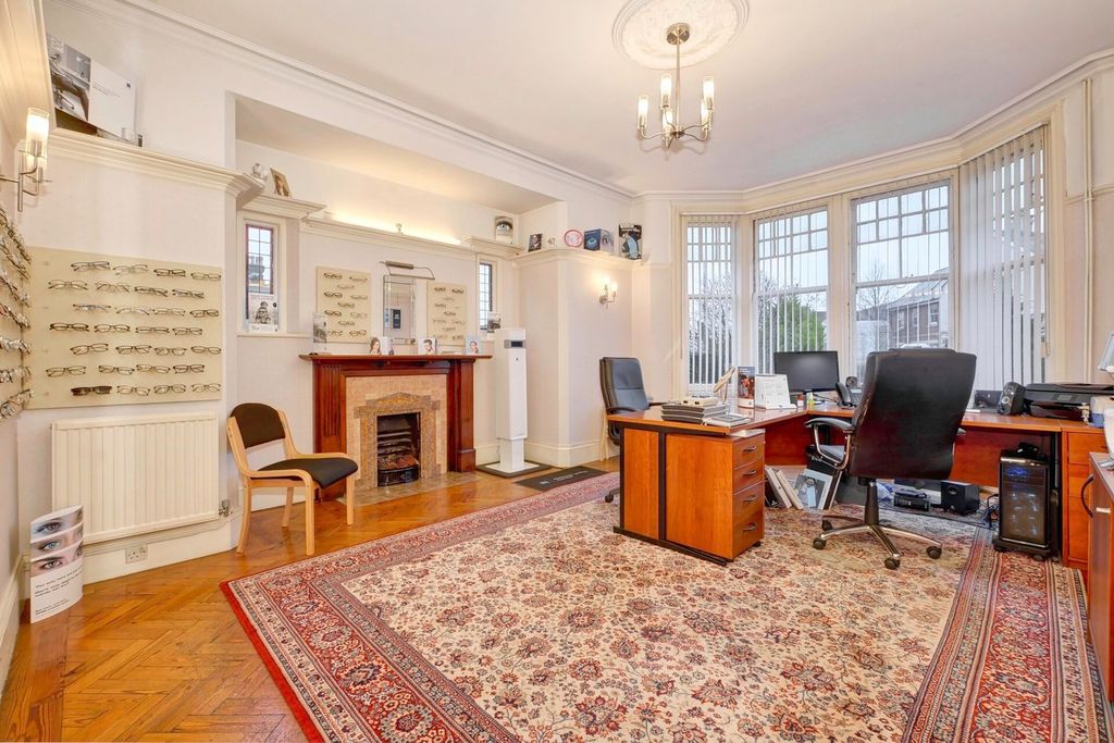 Property photo 3 of 23