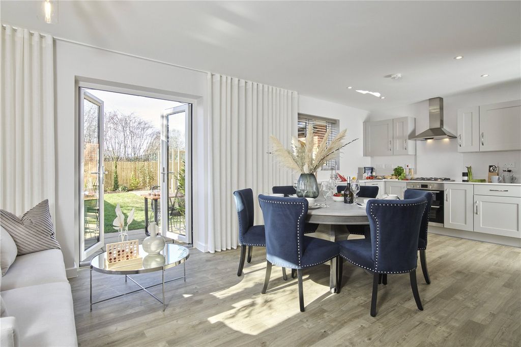 Property photo 1 of 9 Kitchen/Dining