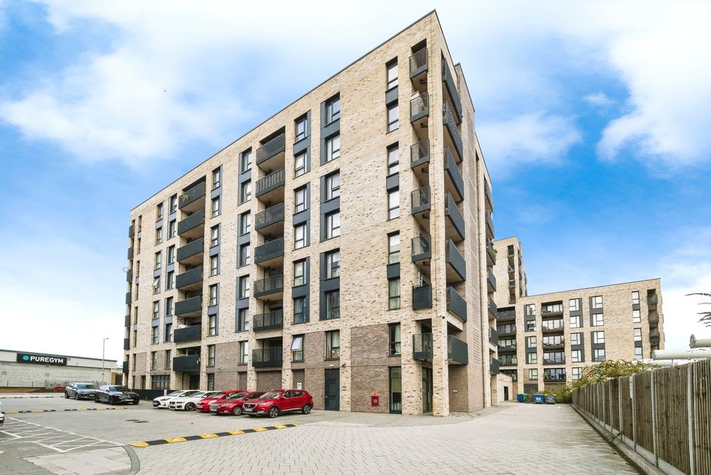 Property photo 2 of 21 Picture No. 11