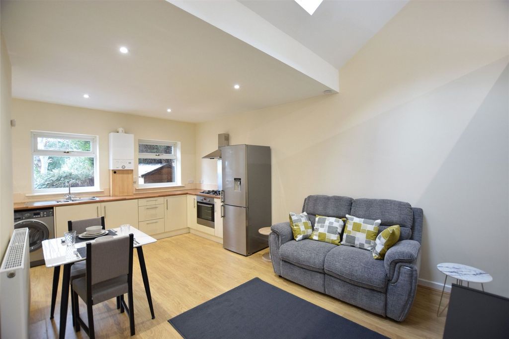 Property photo 1 of 8 Open Plan Living
