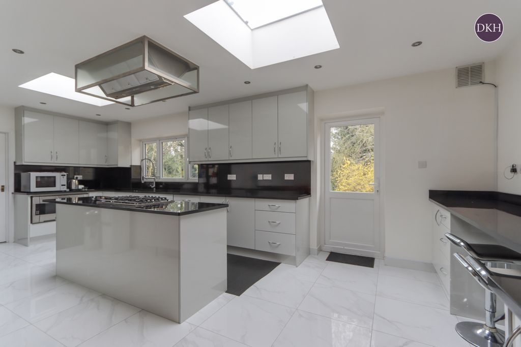 Property photo 3 of 22 Picture No. 26