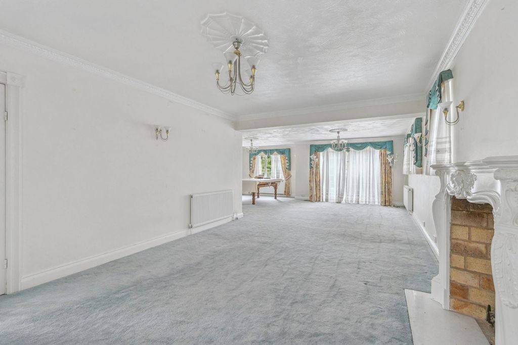 Property photo 3 of 23