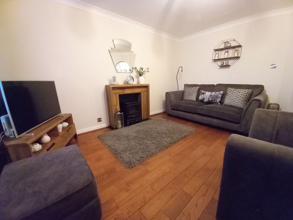 Property photo 2 of 16 Lounge