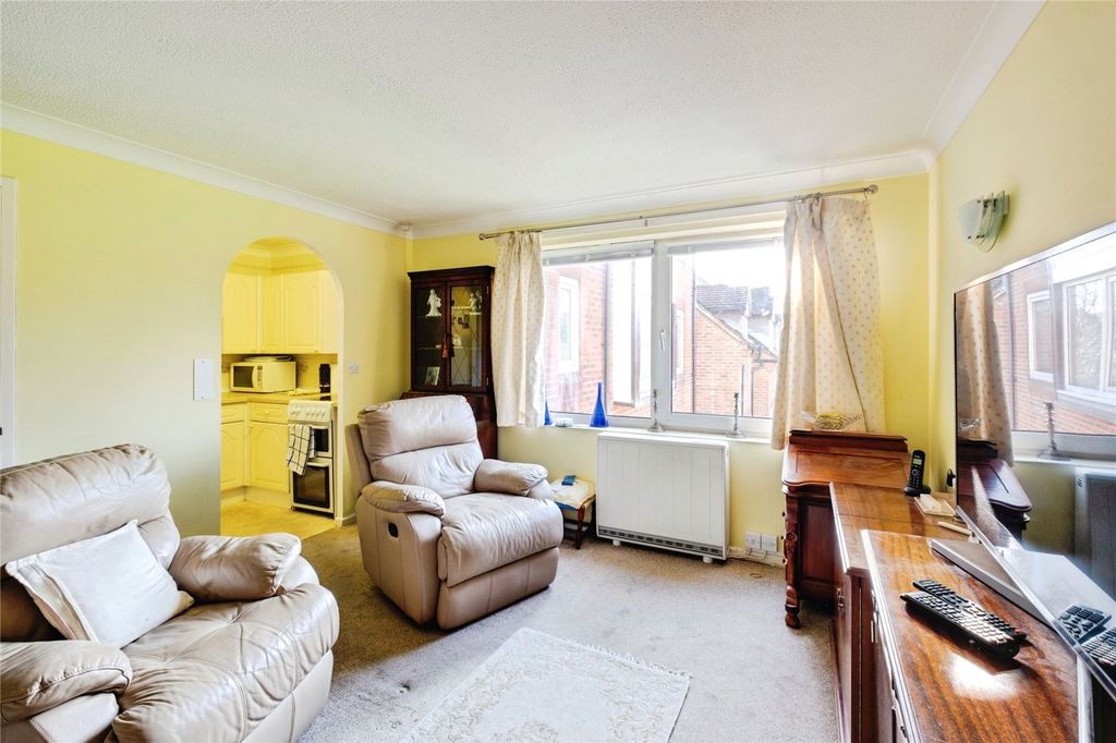 Property photo 2 of 10 Lounge