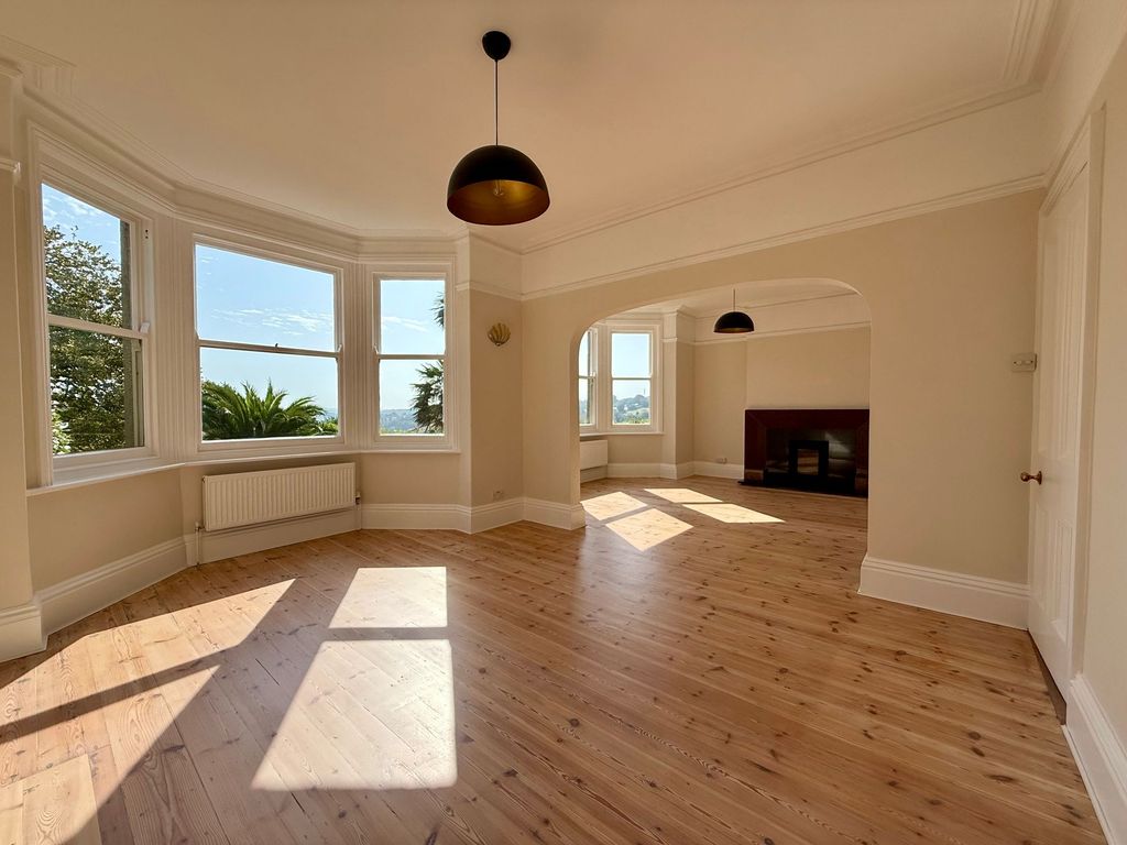 Property photo 3 of 36