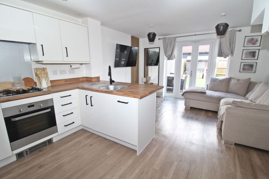 Property photo 3 of 10 5164962