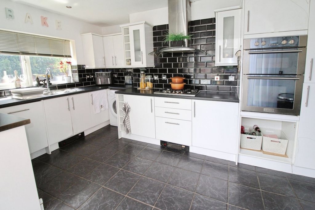 Property photo 3 of 12 Picture No. 05