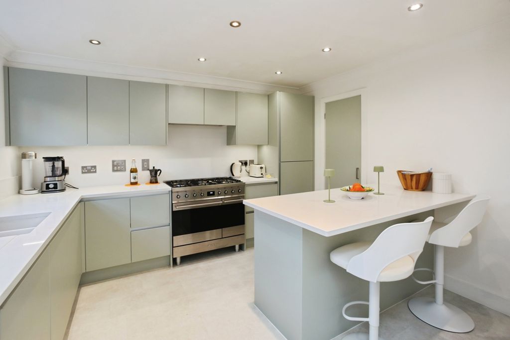 Property photo 3 of 20 Pbox-Img.Jpg