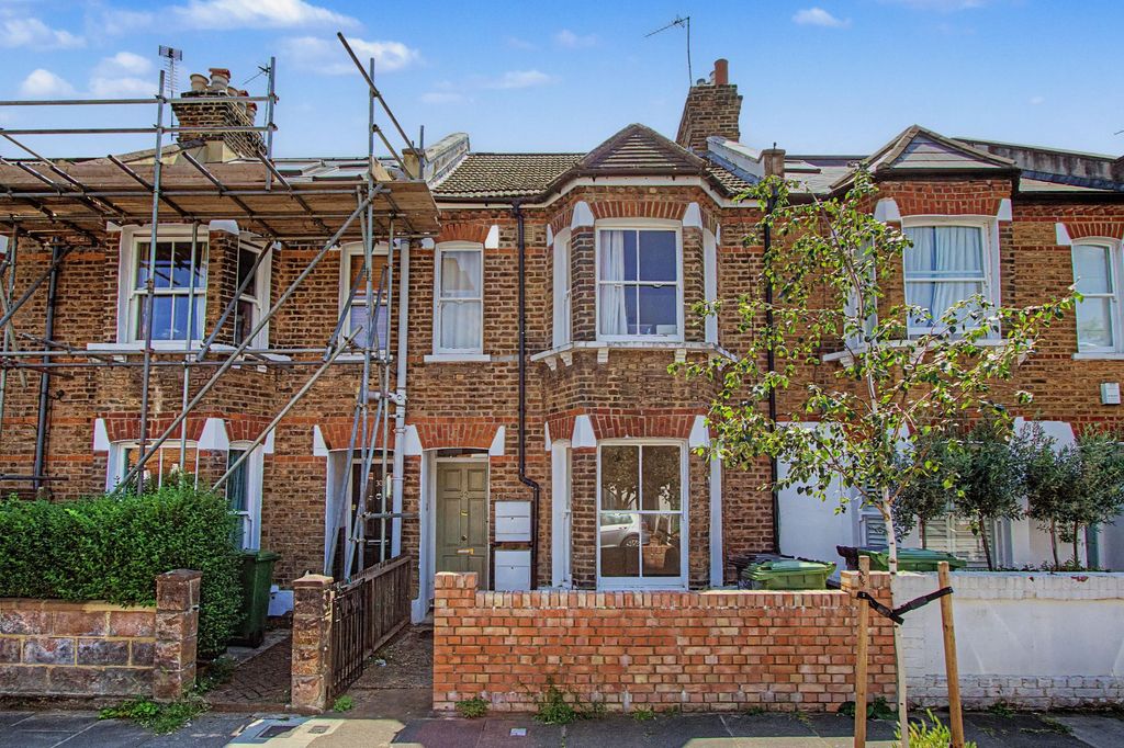 Property photo 2 of 11 32A Vespan Road, Shepherd's Bush, London W12 9Qq