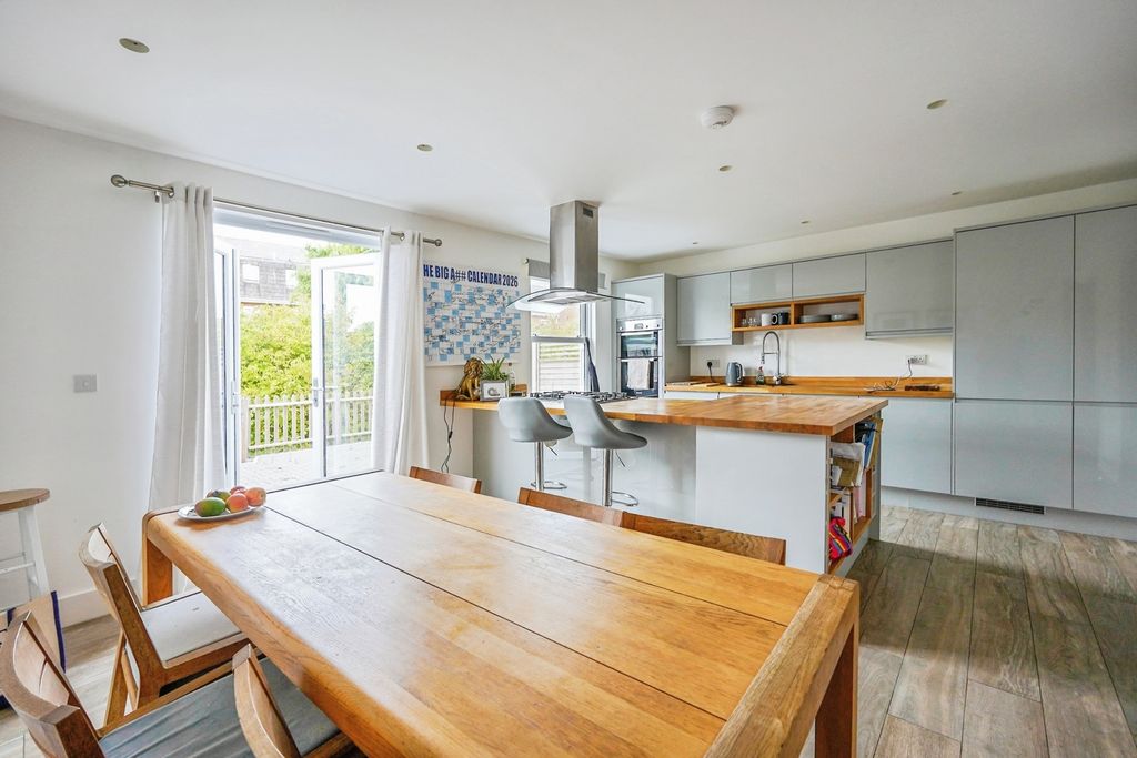 Property photo 3 of 25 Pbox-Img.Jpg