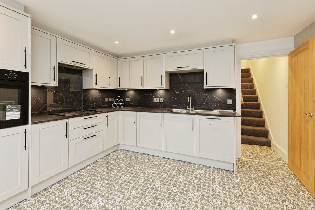 Property photo 3 of 19 Pbox-Img.Jpg