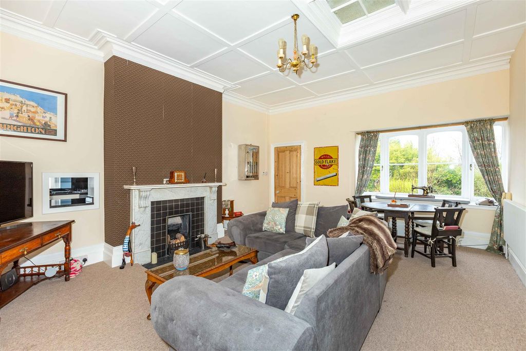 Property photo 2 of 14 Richmond-12.Jpg