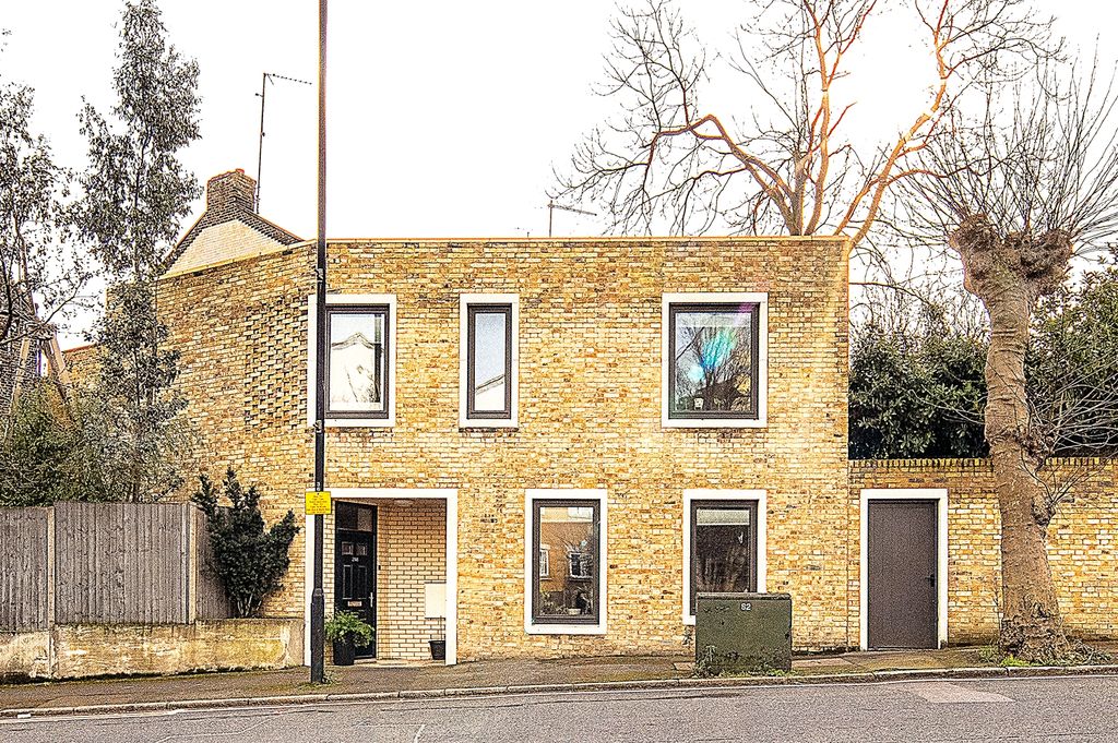 Property photo 1 of 9 Exterior