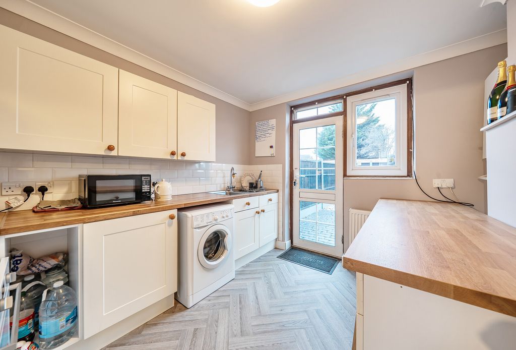 Property photo 1 of 16 1393378-14-694Ac9...