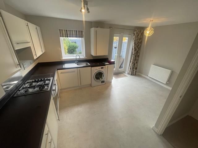Property photo 3 of 9 Kitchen