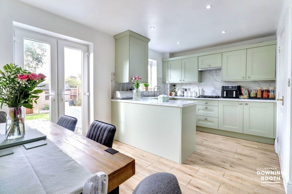 Property photo 3 of 27