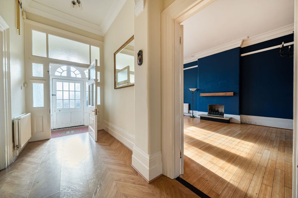 Property photo 2 of 11