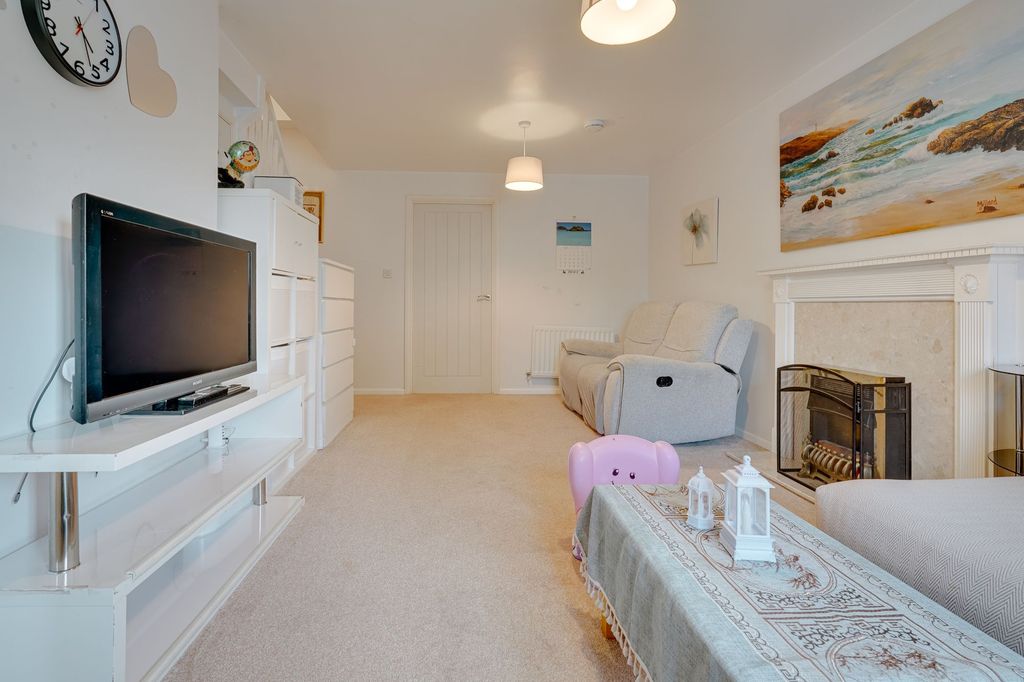 Property photo 2 of 34