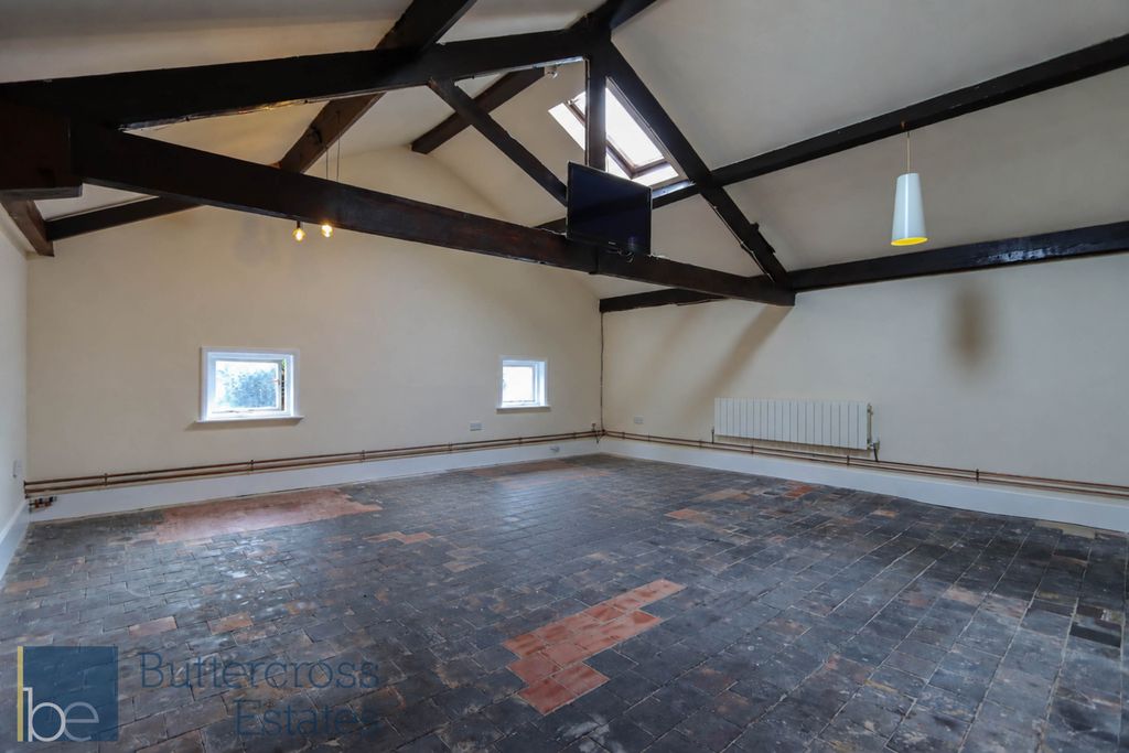 Property photo 1 of 10 Bedroom