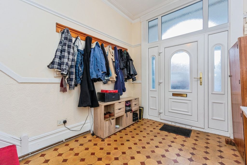 Property photo 3 of 17 Photo