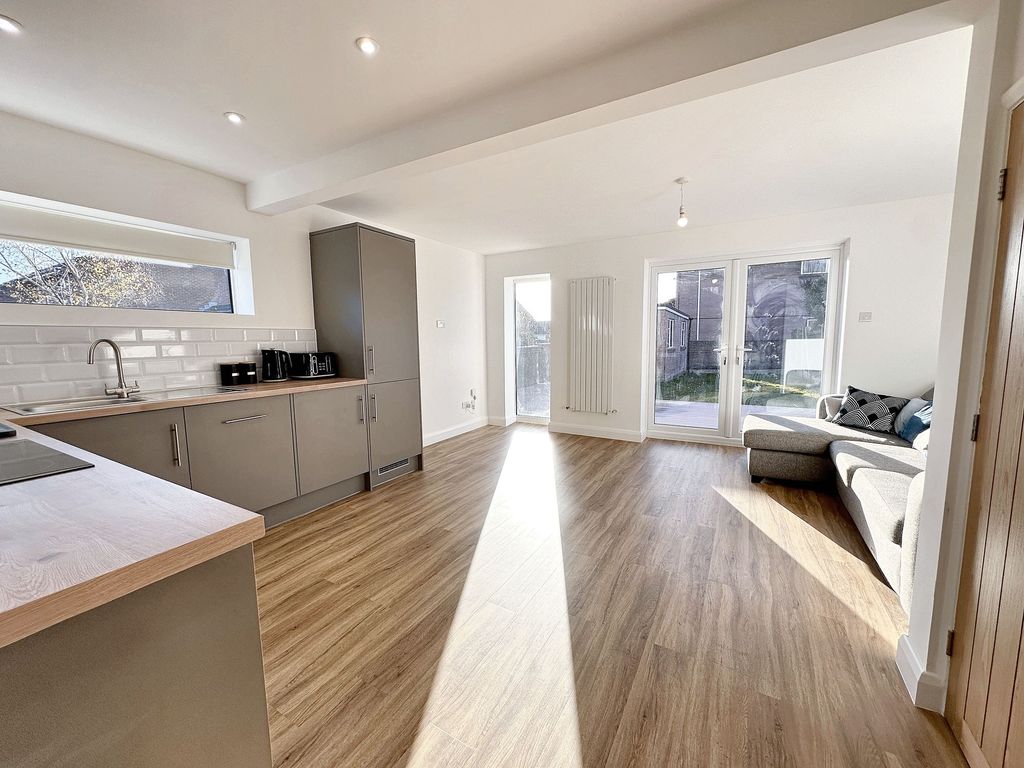 Property photo 2 of 13 Lounge/Dining Kitchen