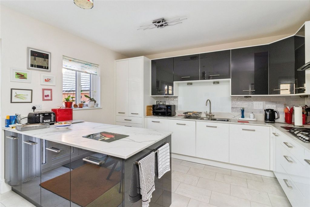 Property photo 3 of 29 Picture No. 17