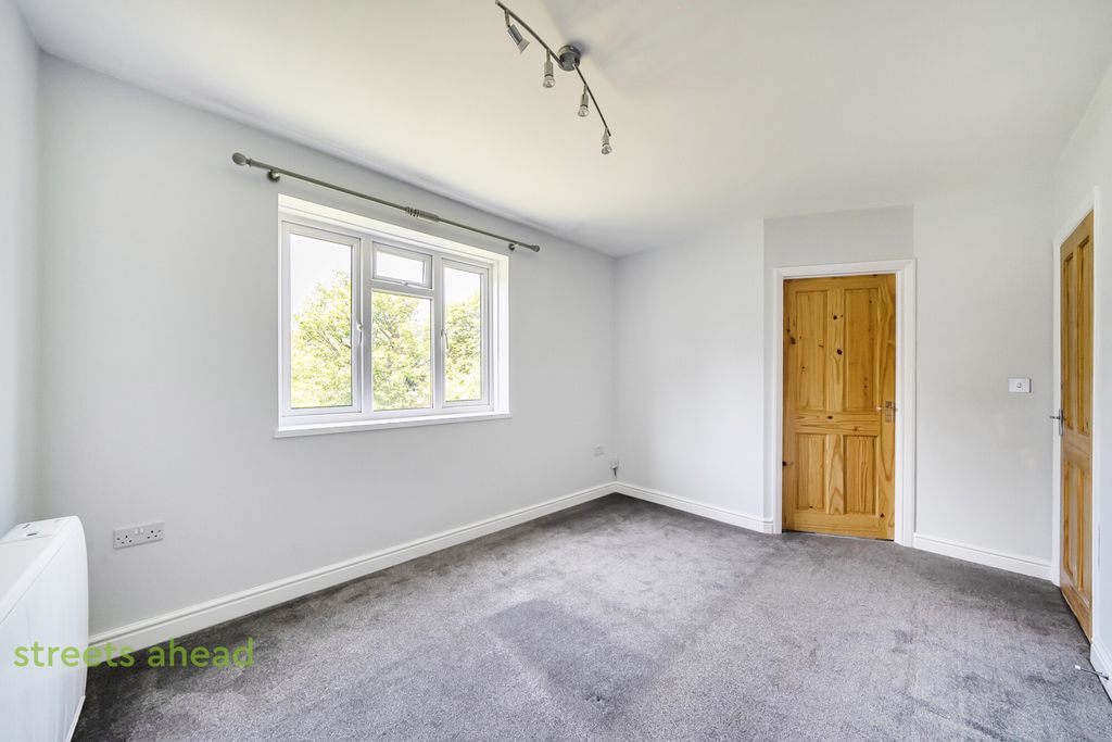 Property photo 2 of 13 Cae1E322-91A9-46A...