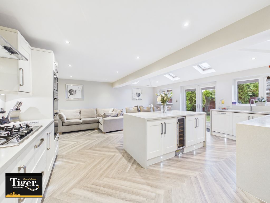 Property photo 1 of 34 Cam03440G0-Pr0531-Still038