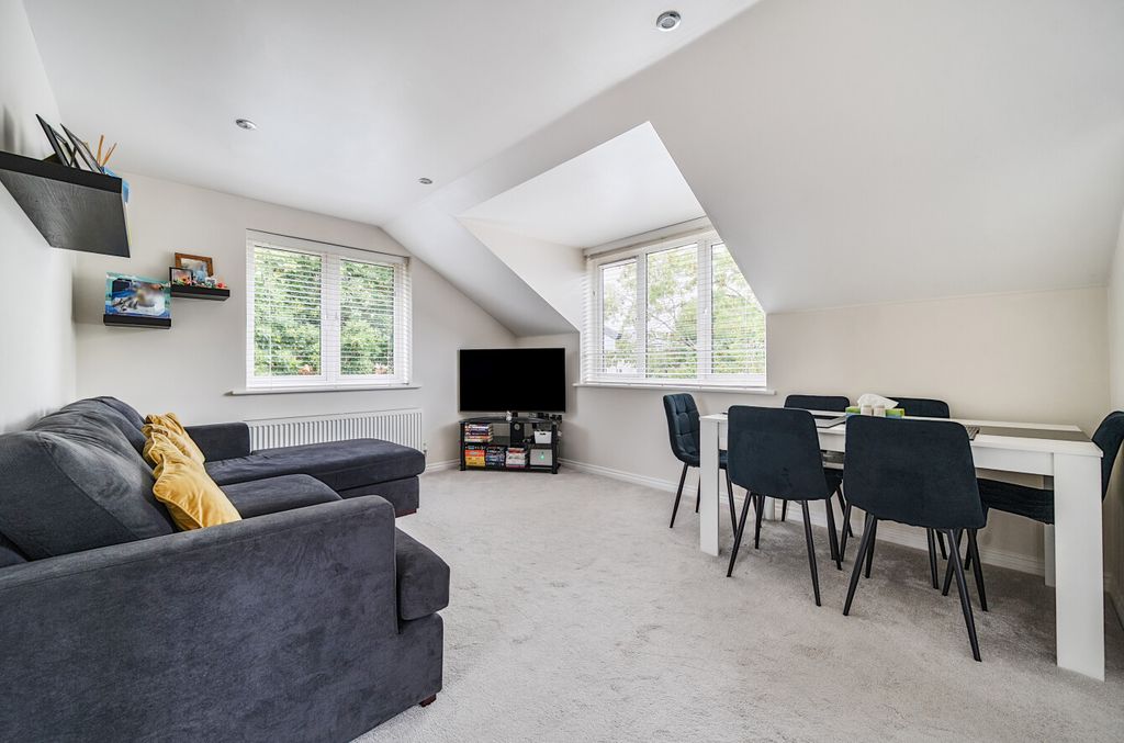 Property photo 2 of 10 1348644-24-68B6Db...