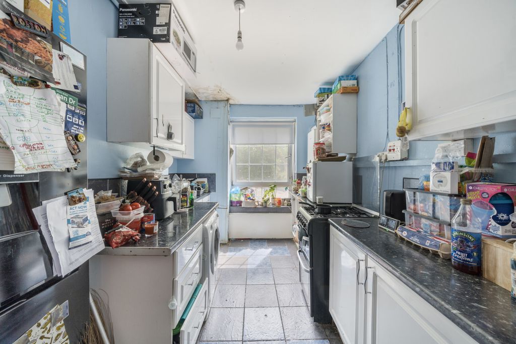 Property photo 3 of 13 Kitchen
