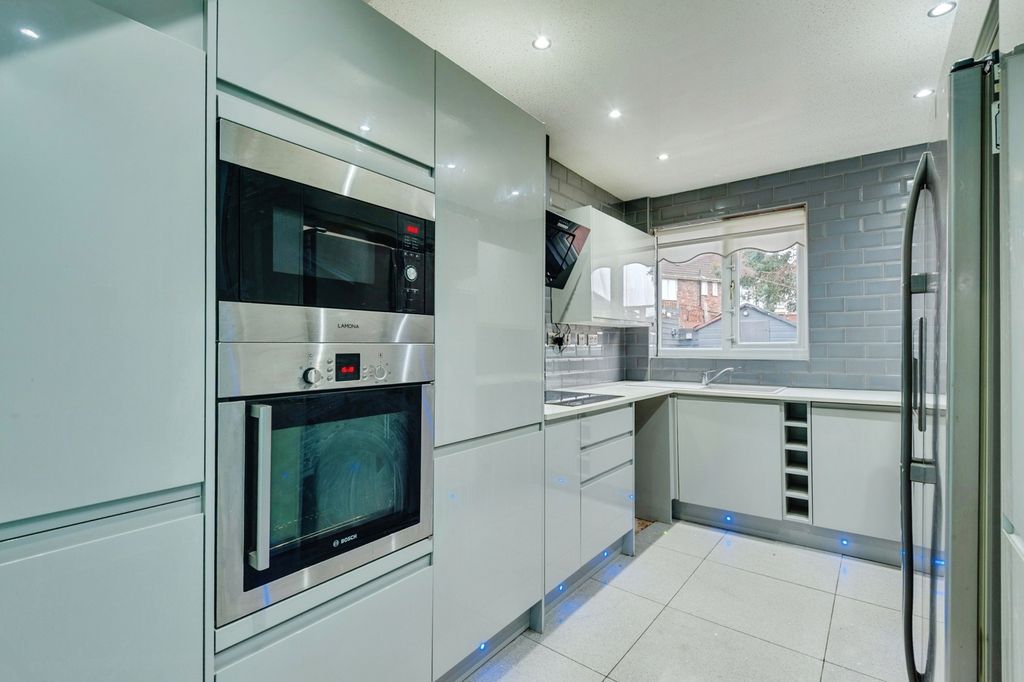 Property photo 2 of 17 Pbox-Img.Jpg