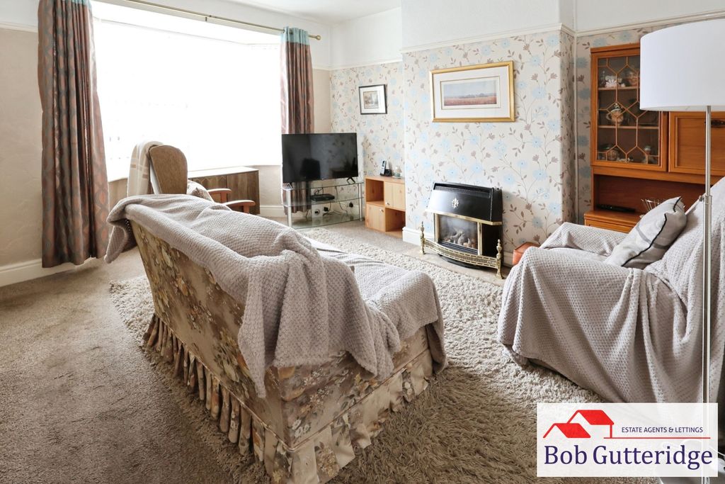 Property photo 2 of 18 Bay Fronted Lounge