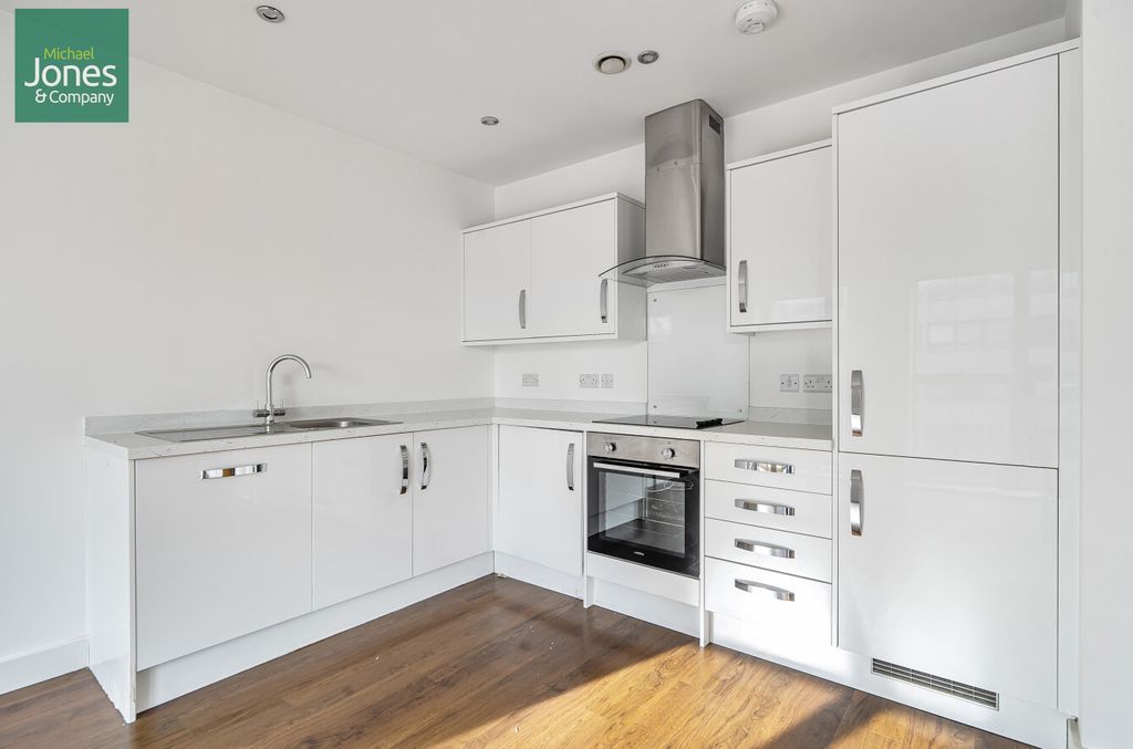 Property photo 3 of 8 Kitchen