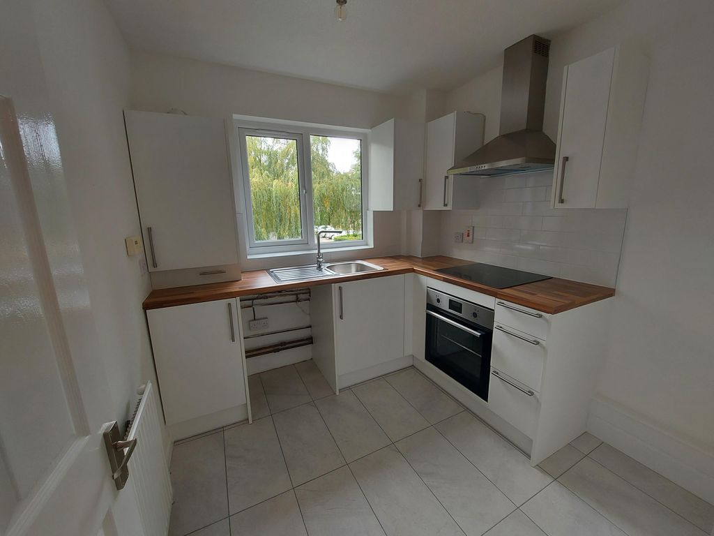 Property photo 3 of 5 Kitchen