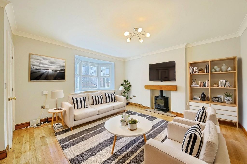 Property photo 3 of 10 4504957