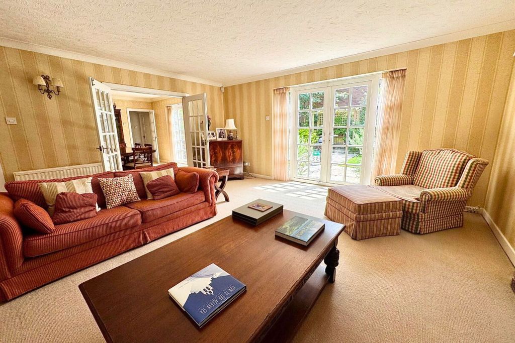 Property photo 2 of 40