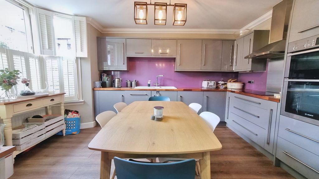 Property photo 2 of 12 Picture No. 18