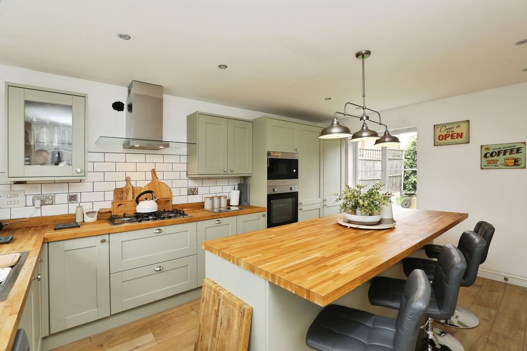 Property photo 2 of 16 Pbox-Img.Jpg