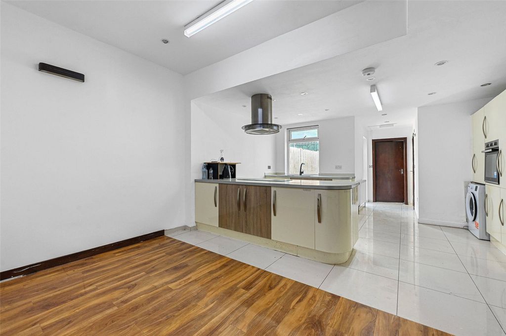 Property photo 1 of 25 Kitchen