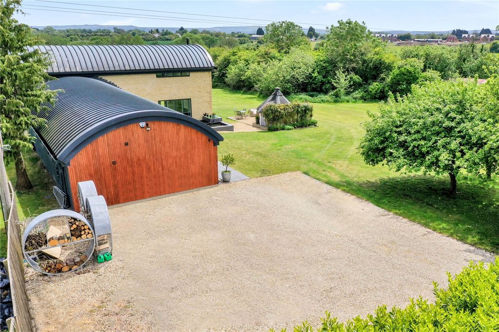 Property photo 2 of 53 Picture No. 01