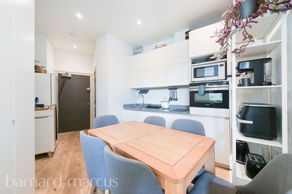 Property photo 2 of 8 Image