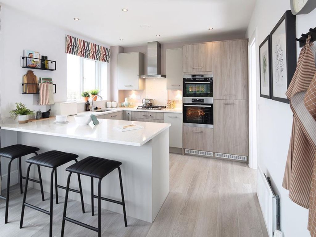 Property photo 3 of 13 Kitchen