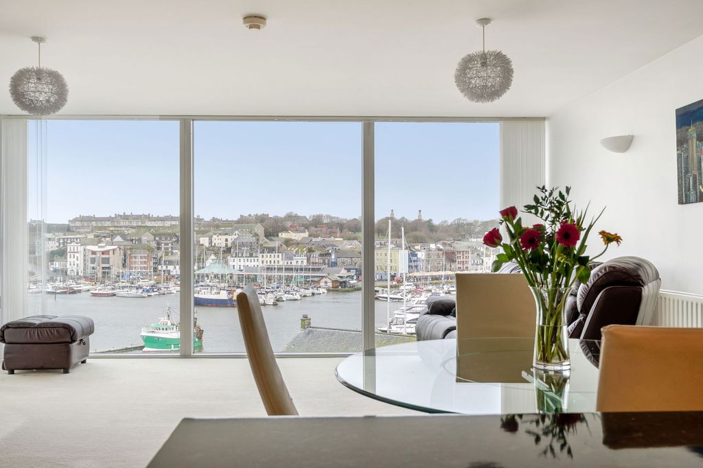 Property photo 3 of 18